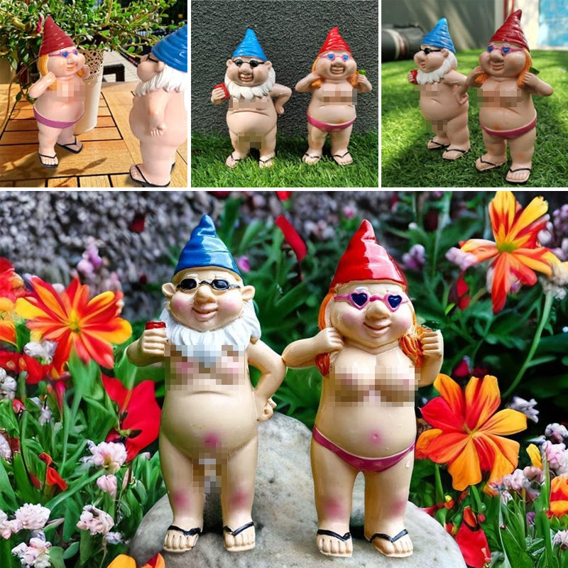 Statua divertente dello gnomo da giardino impertinente